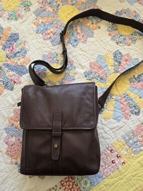 Levenger Brown Leather Messenger Crossbody Satchel 12" x 9" Excellent Condition